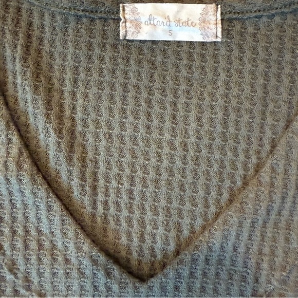 Altar’d State Waffle Knit V-Neck Long Sleeve Top Size Small Olive Green EUC - Picture 3 of 4